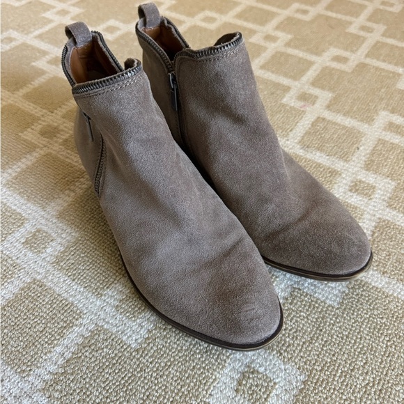 Lucky Brand Taupe Suede Ankle Booties Side Zip Low Heel Western Rustic 10.5 - Picture 10 of 14